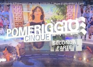 CON BARBARA D’URSO SULLA TRAGEDIA DEL BIMBO MORTO PER UN’OTITE L’INVIATA ANGELA CAMUSO PER POMERIGGIO 5,